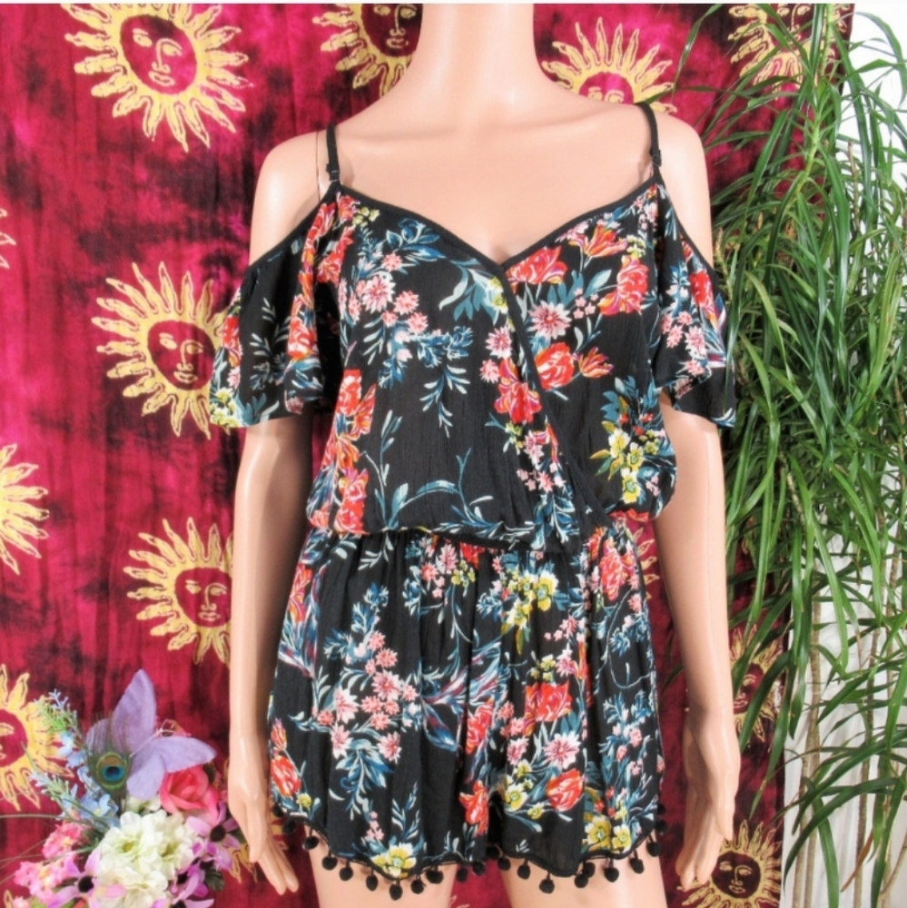 Anthropologie Band of Gypsies Floral Romper Pockets